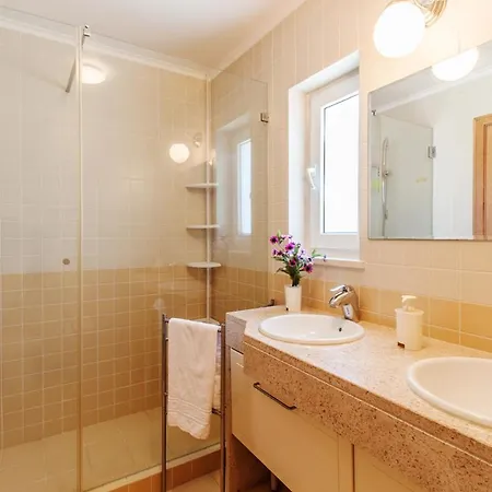 Villa Quinta Do Chaparro Sleeps 9 Pool Wifi *